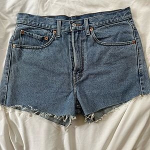 Levi’s cutoff Jean shorts size 32